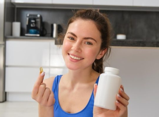Compléments alimentaires pour femmes : les essentiels pour rester en forme au quotidien