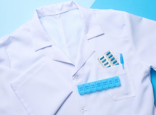 Pourquoi choisir une blouse de pharmacie adaptée aux femmes et aux hommes ?